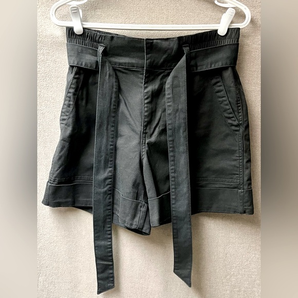 Cabi Discovery Shorts - Picture 5 of 6